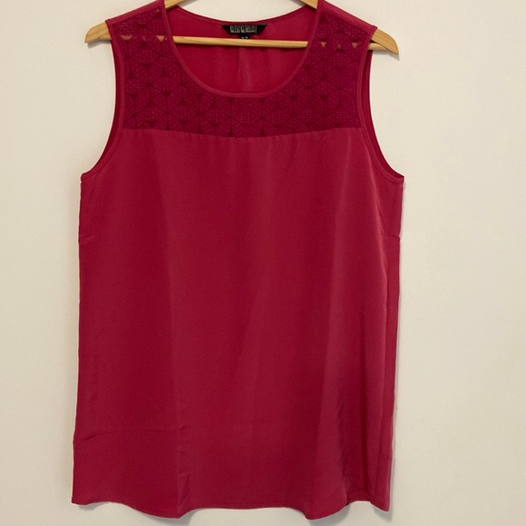 Womens Top Nicole Miller Original Sleeveless Medium Fushia Soft Shoulder Design - Picture 1 of 6